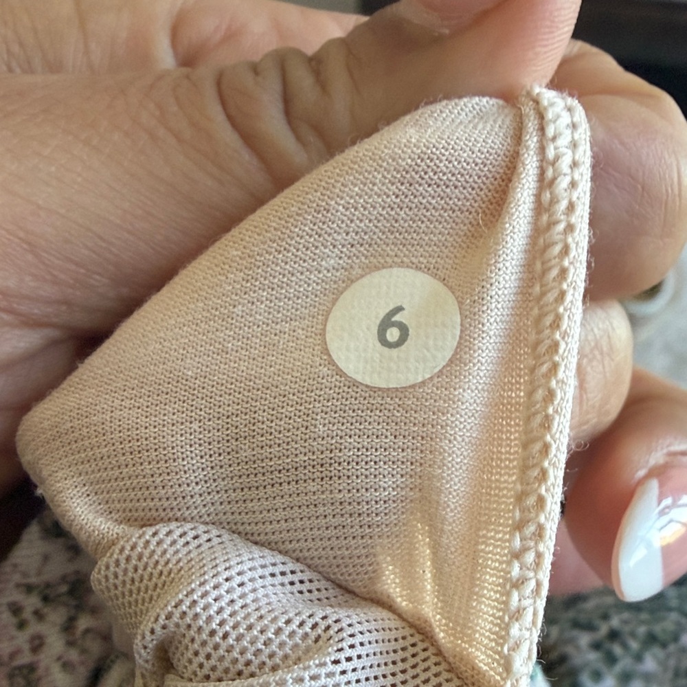 Lululemon bundle size 6 - Picture 9 of 9